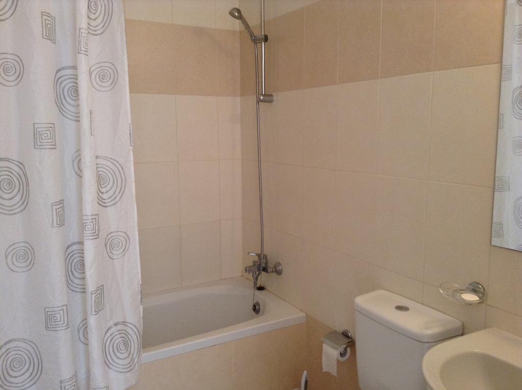 Adriana Holiday Resort Paphos Room photo