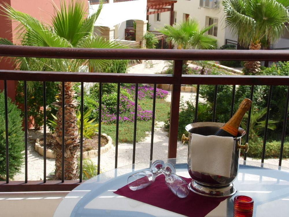 Adriana Holiday Resort Paphos Exterior photo