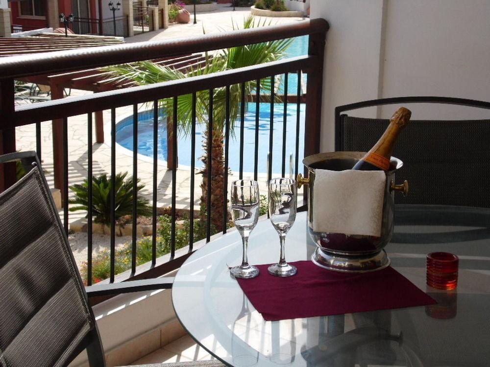 Adriana Holiday Resort Paphos Exterior photo